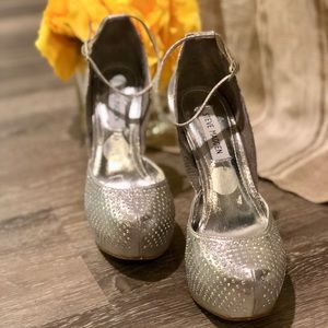 Steve Madden Silver Platform Pumps 8